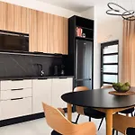 Luna S Privatnim Bazenom * Помер