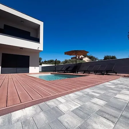 Villa Luna S Privatnim Bazenom