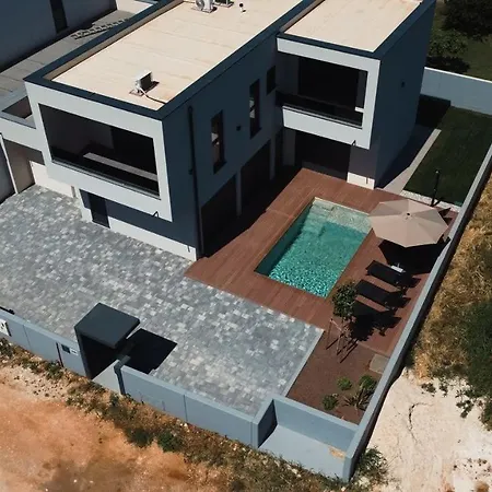 Luna S Privatnim Bazenom Villa Pomer